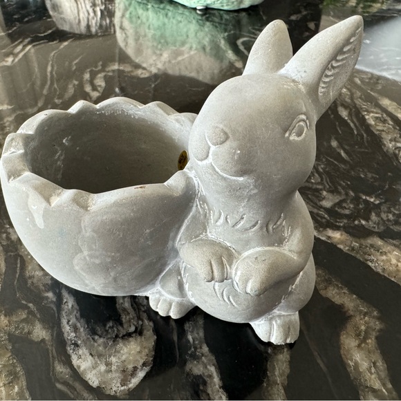 2 inch bunny rabbit cement planter - Picture 4 of 11